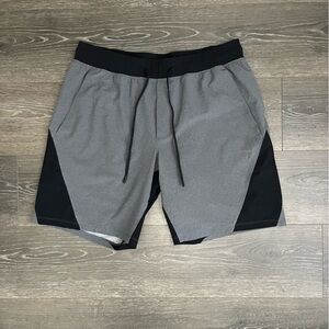 Lululemon‎ Namaste At The Beach Shorts Men’s XL Black And Gray Lined Athletic ￼
